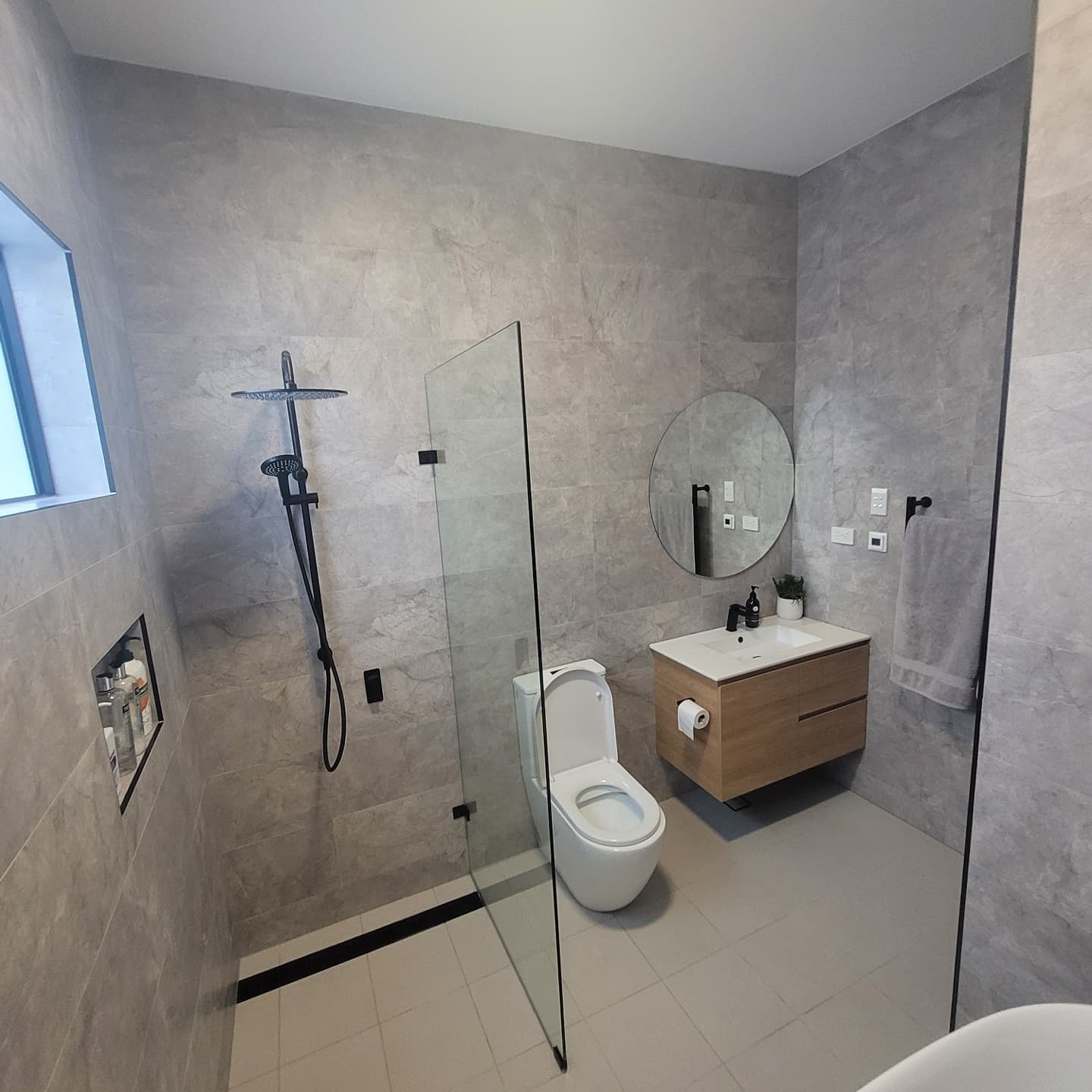Sunshine bathroom — shower niche and heated floor