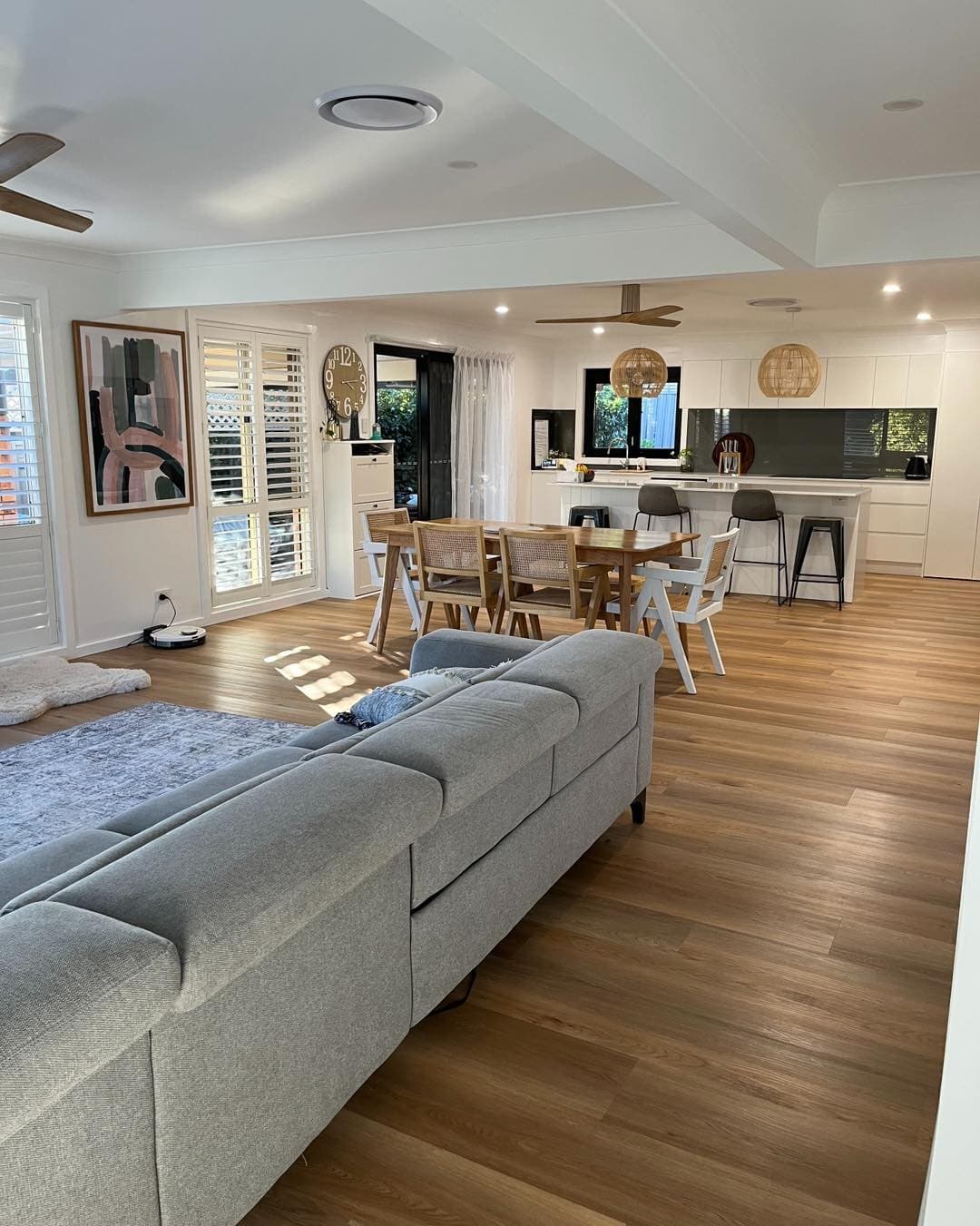 Open-plan kitchen, dining and lounge