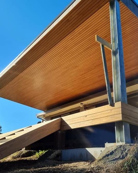 The cantilevered roof from below