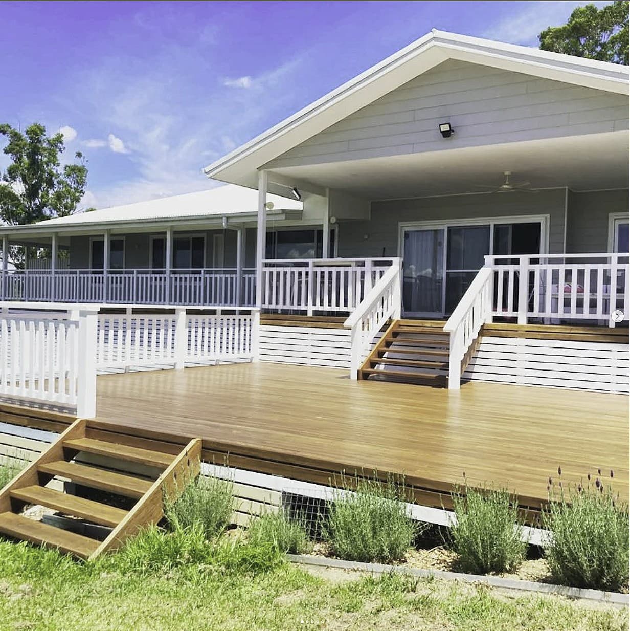 Wrap-around hardwood deck and verandah at Dalwood by Delaney Construction Projects